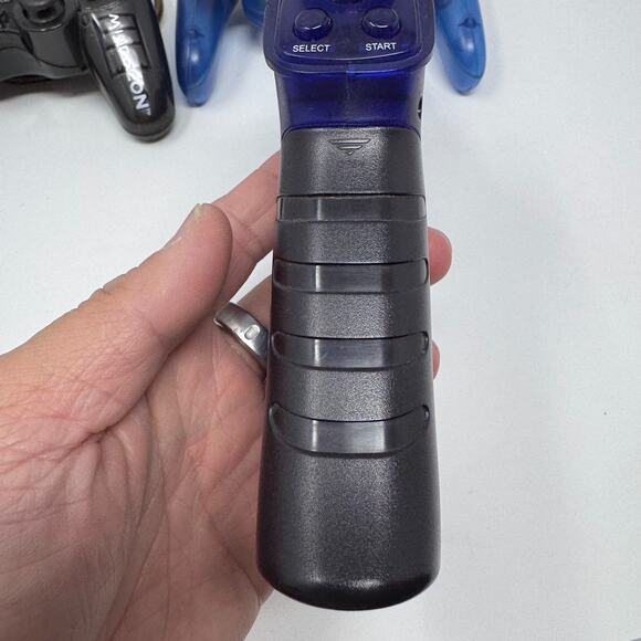 Lot of 4 Aftermarket Controllers PS2 GameCube LightGun Mad Catz Pelican Untested - Picture 10 of 16